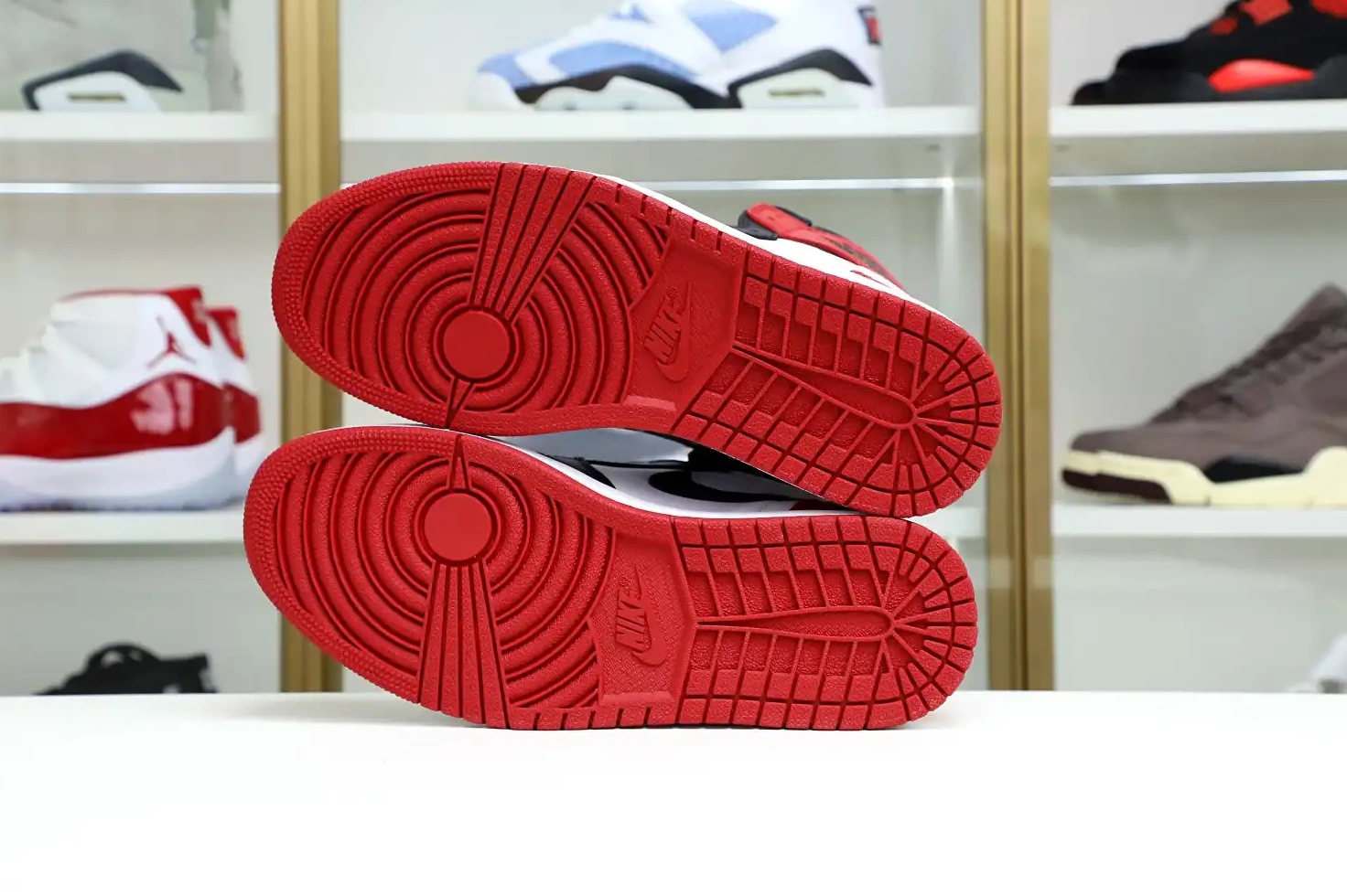 Air Jordan Retro 1 (2016) Kimikick Black Toe 0530